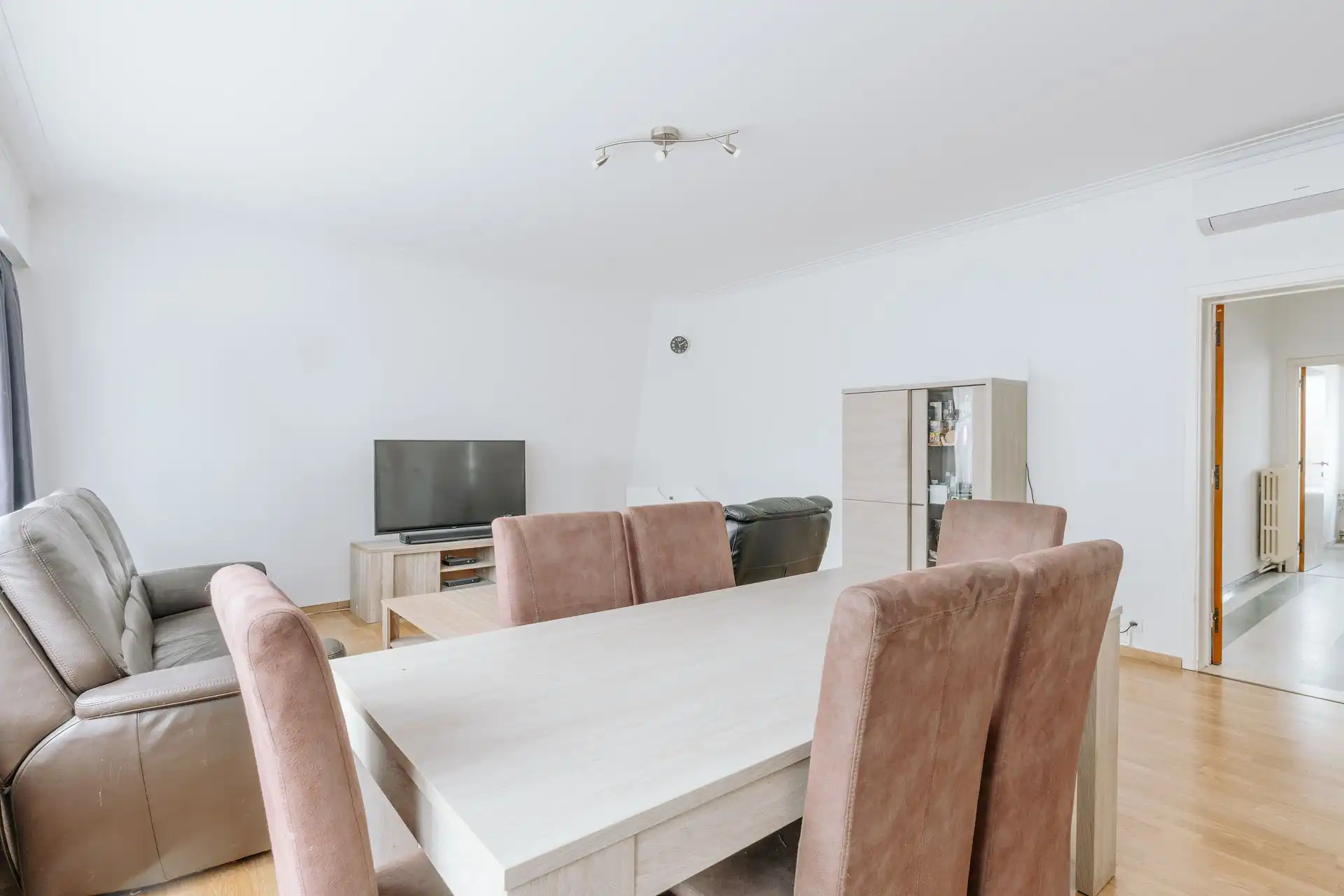 Ruim en lichtrijk appartement nabij De Bist! foto 4