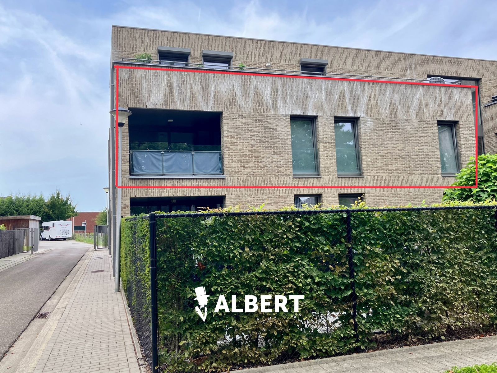 Ruim gemeubeld appartement met terras en 2 slaapkamers ! foto 2