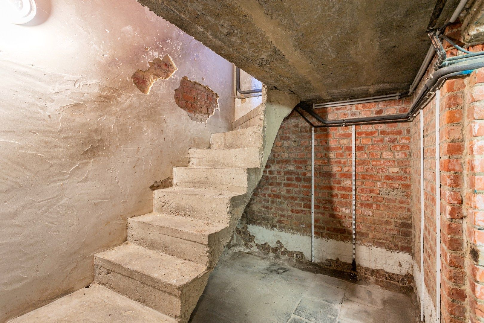 Te renoveren woning met 2 slaapkamers (4 mogelijk), bureau en aangename tuin foto 17