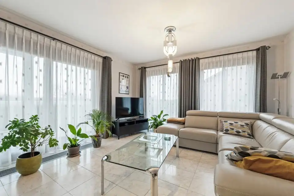 RUIME GELIJKVLOERSE GEZINSWONING OP EEN UITZONDERLIJK PERCEEL IN KORTENAKEN foto 10