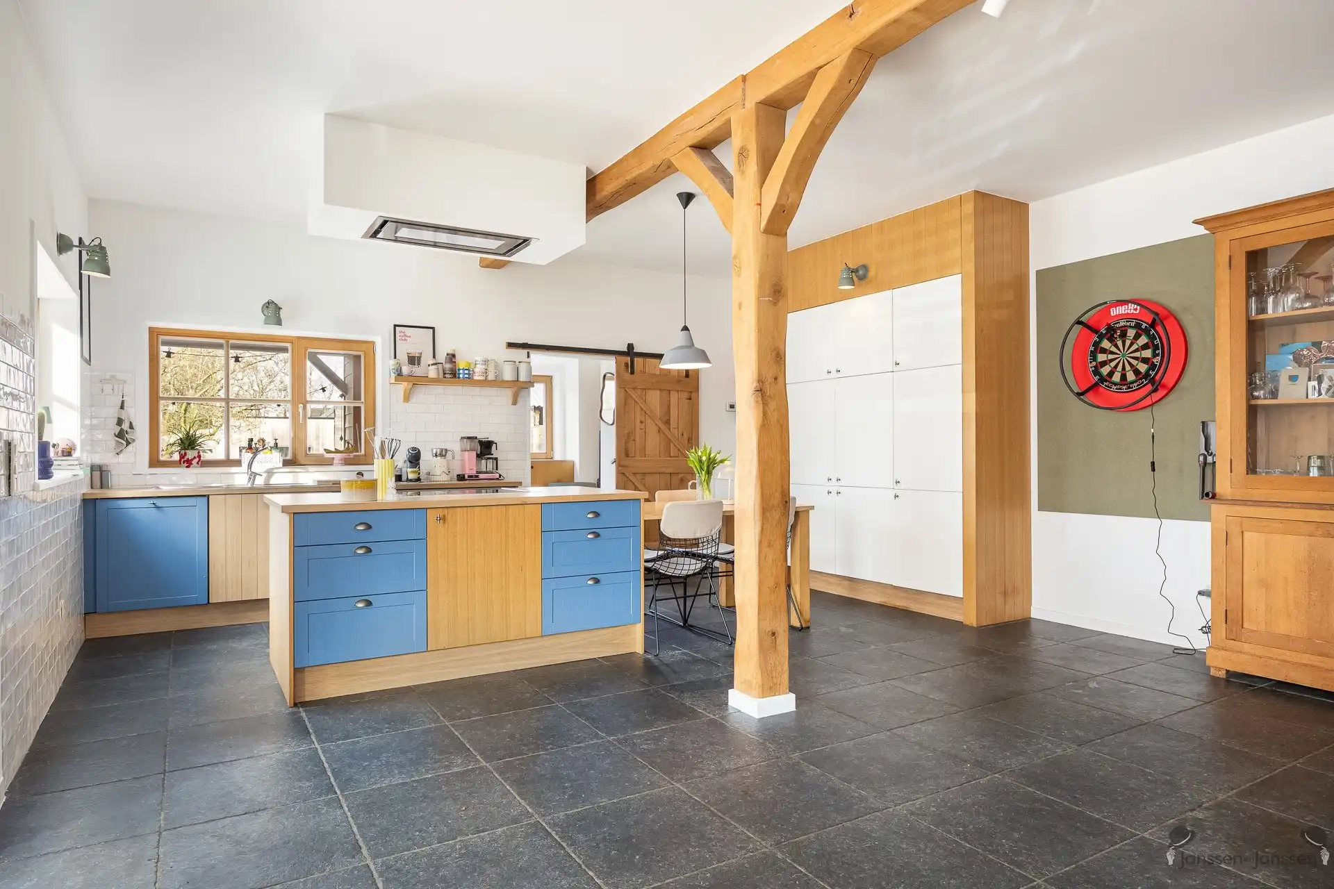 Lifestyle woning met uniek karakter foto {{pictureIndex}}