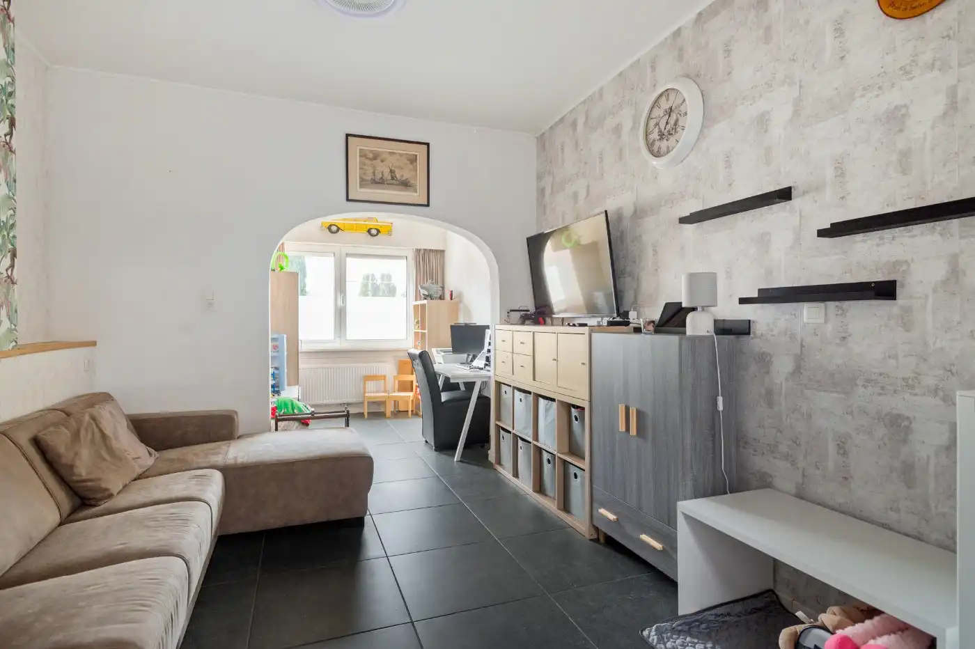 Toffe halfopen ééngezinswoning met 2 slpk., garage/werkplaats én ruime tuin foto 2