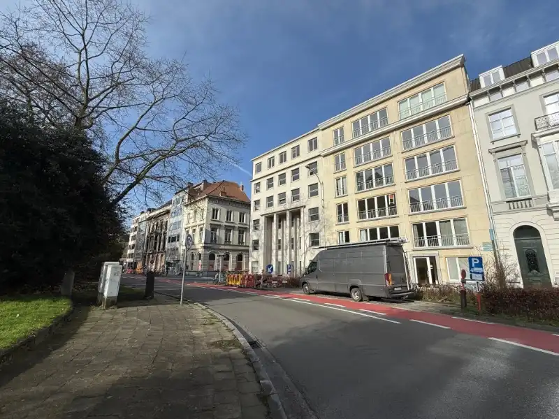 Modern 2-slaapkamerappartement met terras aan Sint-Annaplein foto {{pictureIndex}}