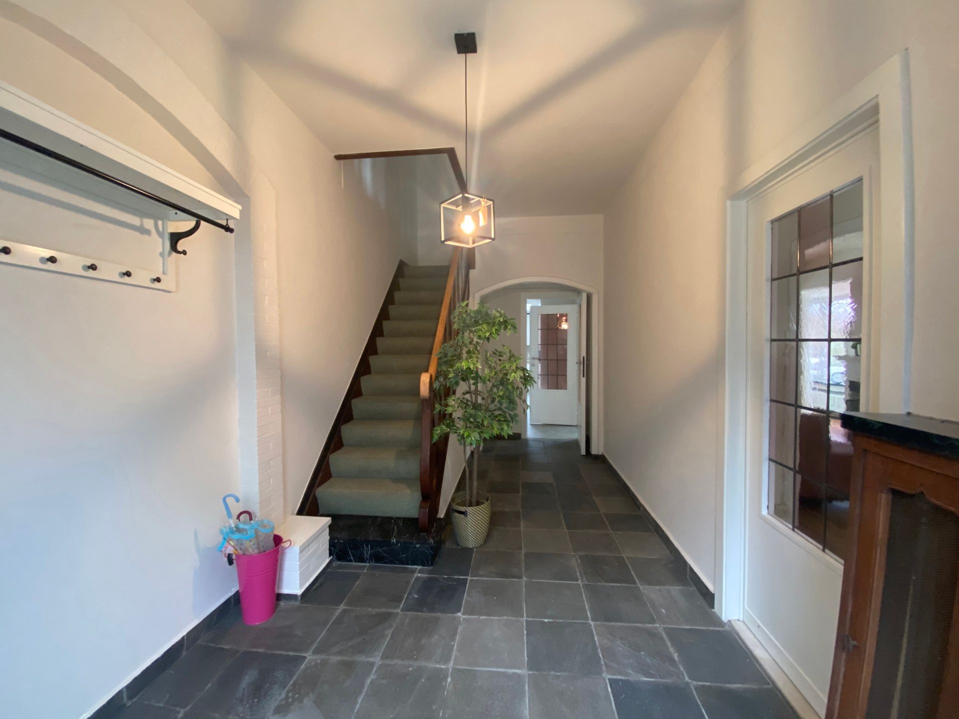 Ruime instapklare HOB met 4 slpks, tuin en garage foto 2