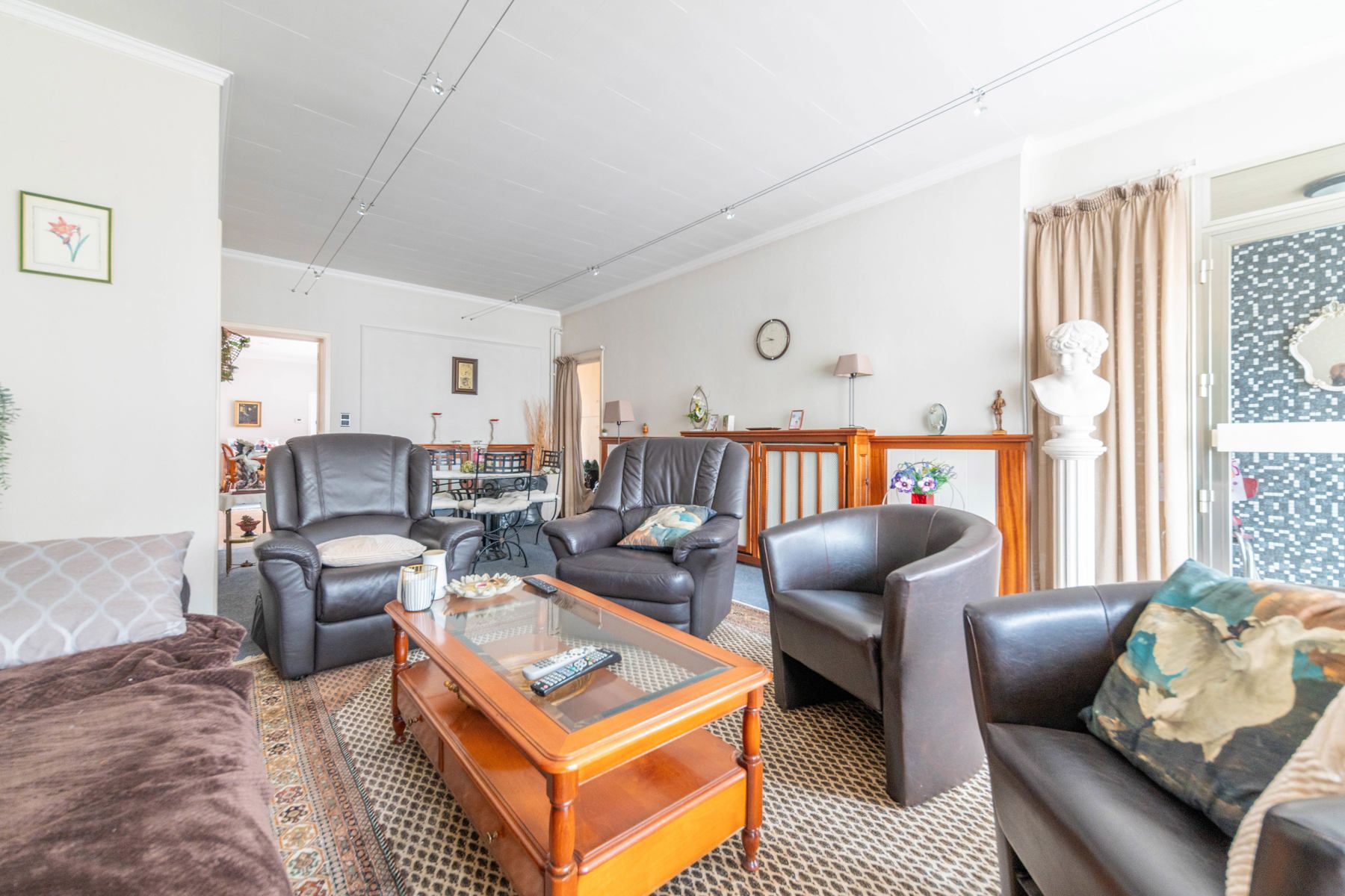 Gezinswoning met mogelijkheden te Hemiksem. foto 3