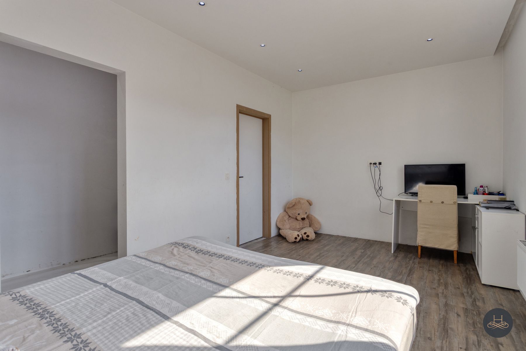 Riante woning met 6 slaapkamers en veel parkeergelegenheid foto 26