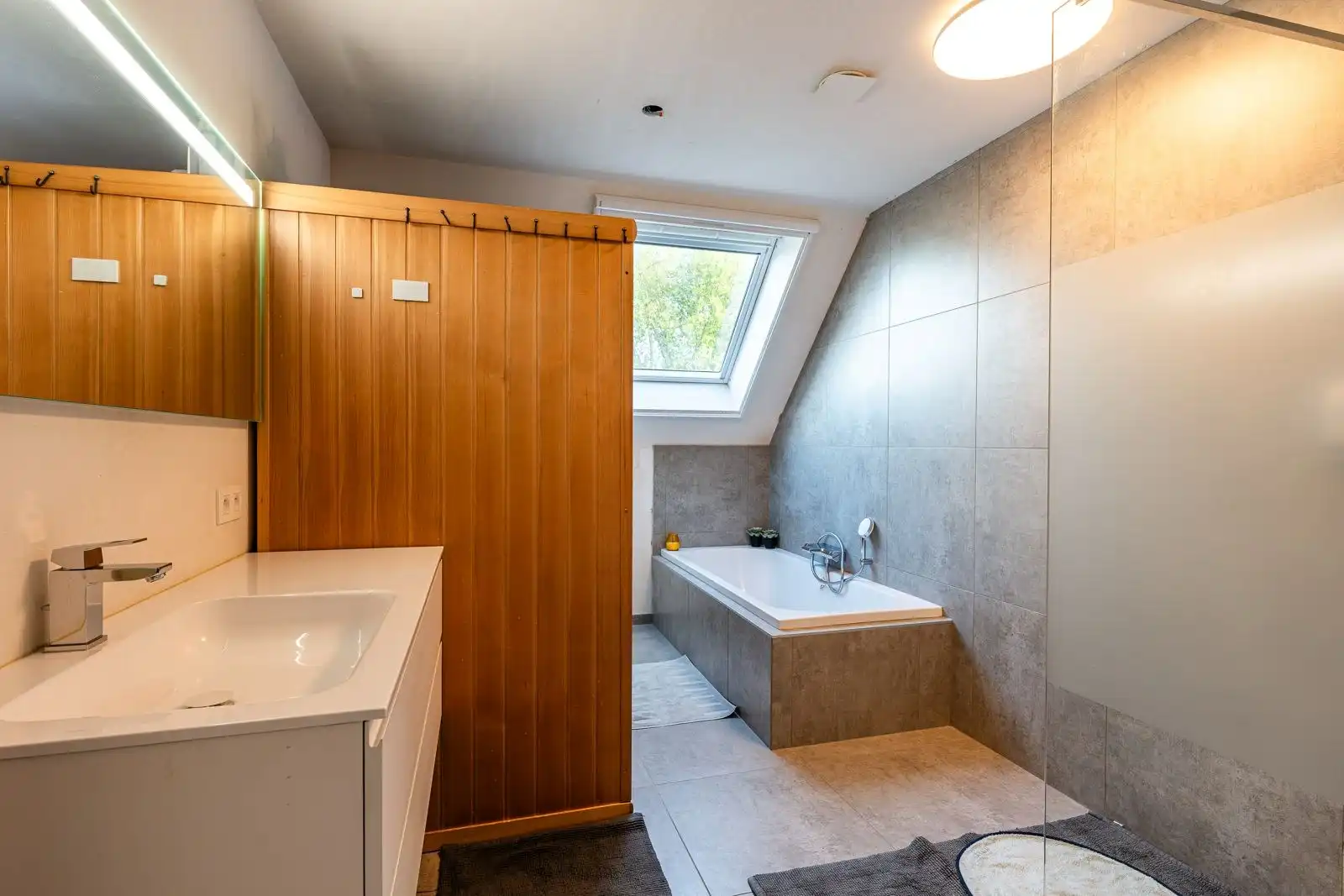 Recente woning met parking en tuin te Moerkerke-Damme foto 14