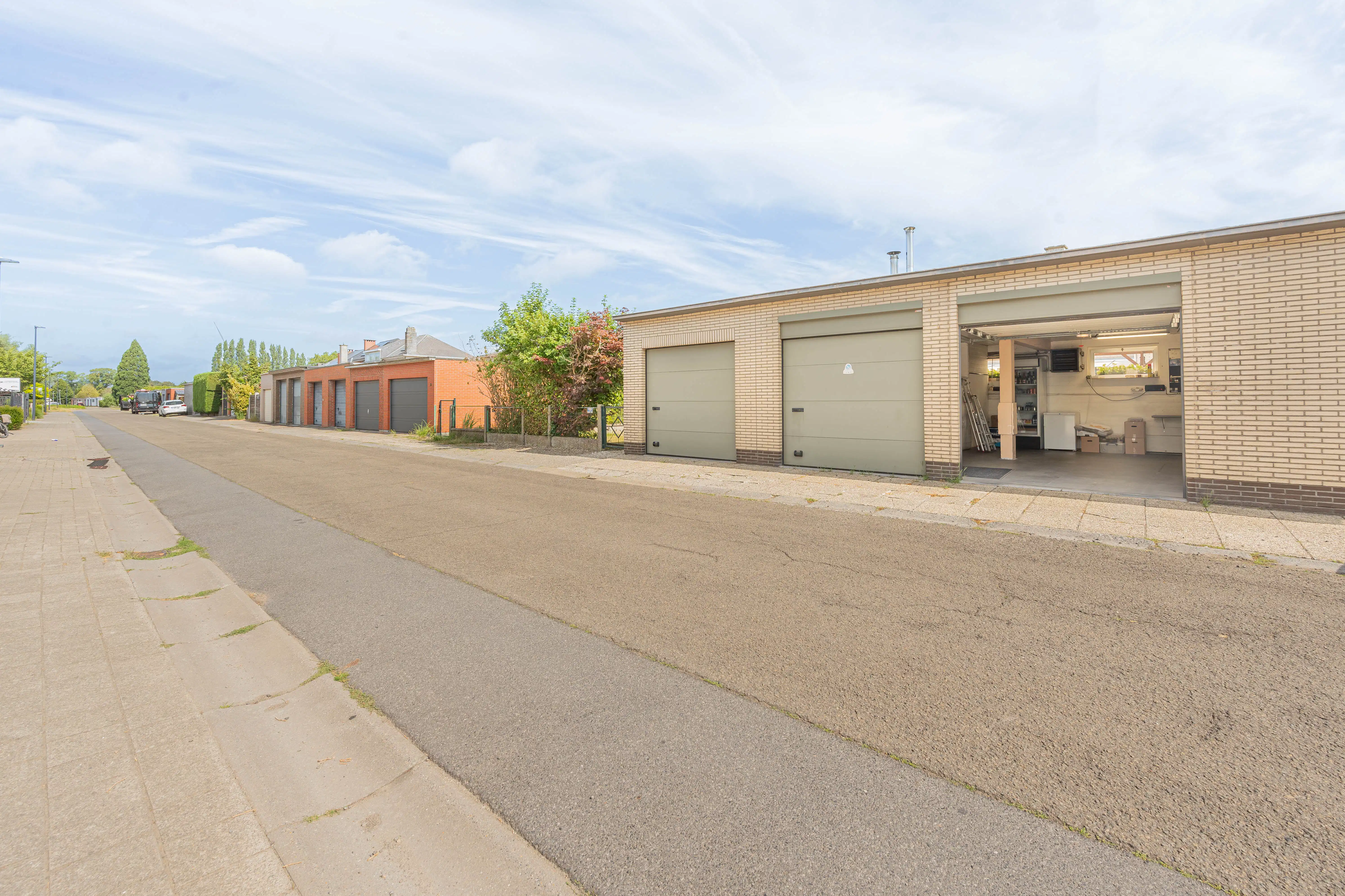 Kwalitatieve woning met 3 autostaanplaatsen in de garage! foto 23