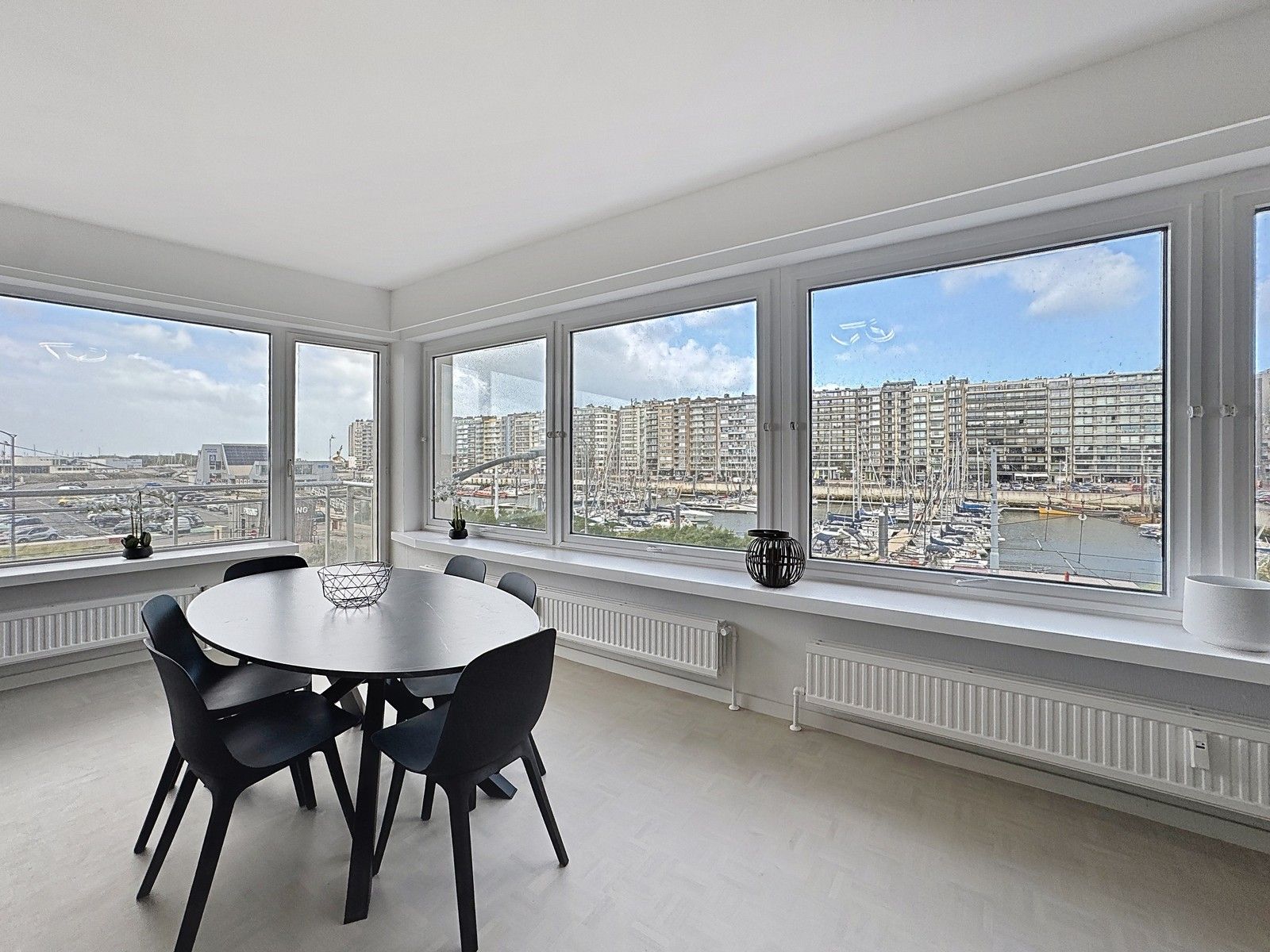 GERENOVEERD gemeubeld appartement aan de JACHTHAVEN met 3 slpks én 3 terrassen! foto 3