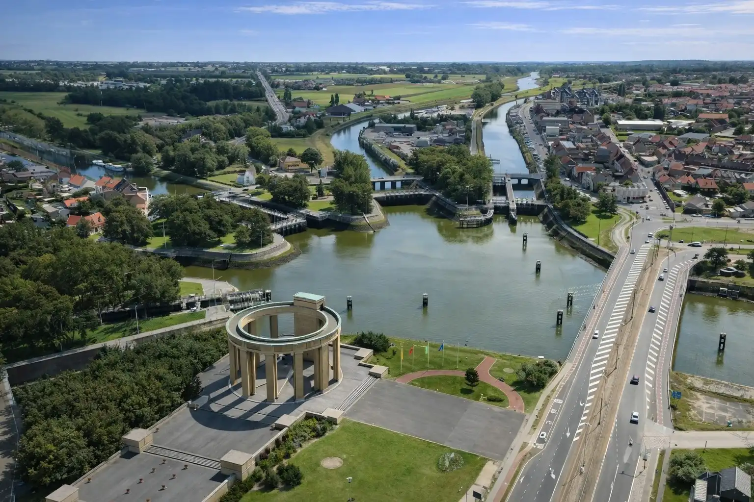 Instapklaar appartement met 2 slaapkamers aan de waterlijn van Nieuwpoort-stad. foto 13