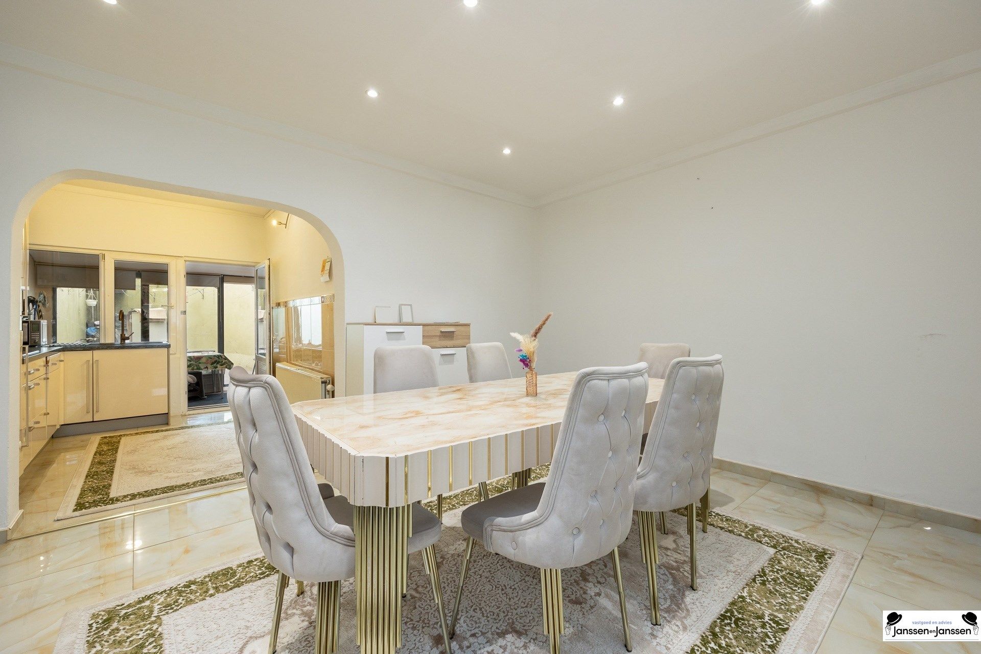 Ruime instapklare woning met 3 à 4 slaapkamers in 2060 Antwerpen! foto 9