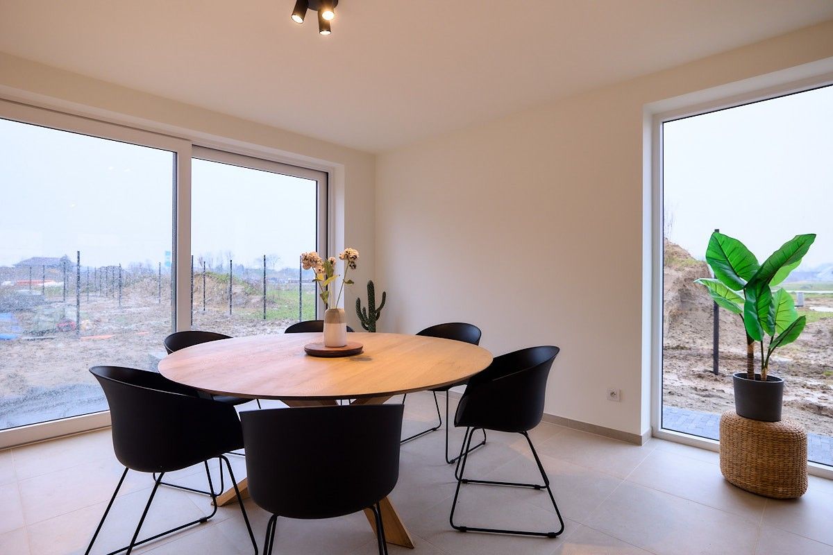 Landelijke halfopen woningen nabij het centrum van Rumbeke foto 3