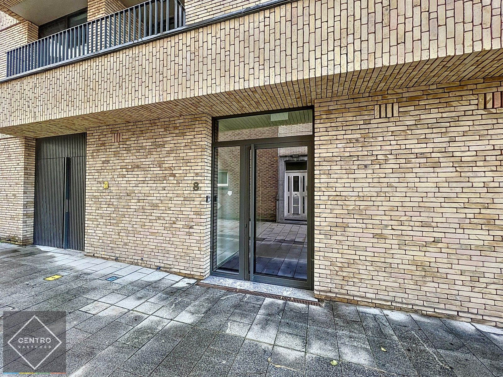NB-appartement (103m²) met RUIM zonneterras (26m²) pal in het CENTRUM van Kortrijk ! Aankoop aan 6% BTW mogelijk! foto 4