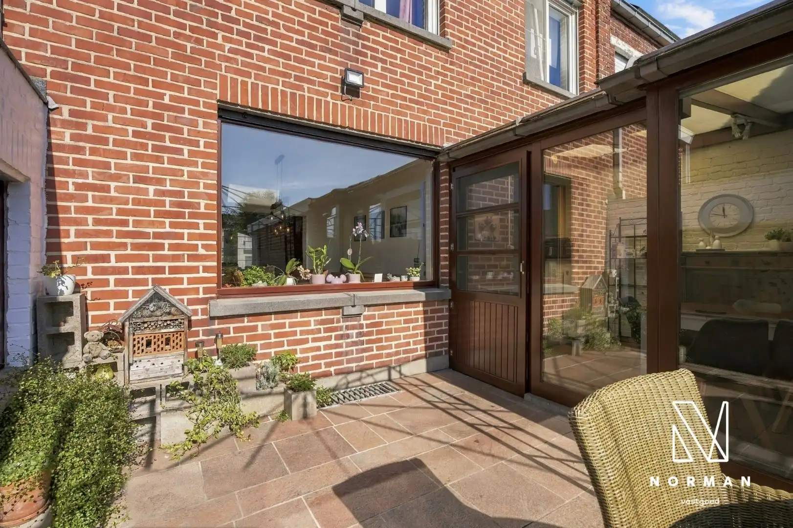 Stevige woning met 5 slaapkamers en praktijkruimte met parkeerplaats op commerciële ligging foto 23