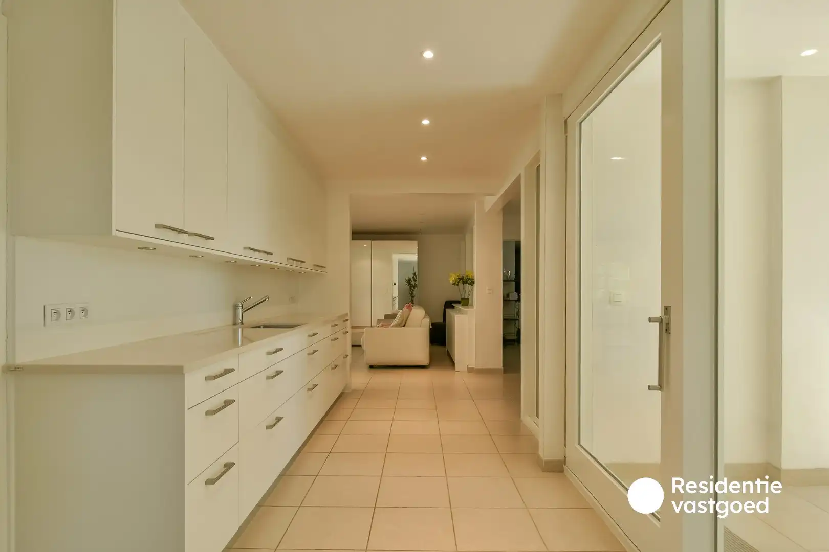 Verrassend ruime woning met unieke indeling en veel potentieel in Torhout! foto 6