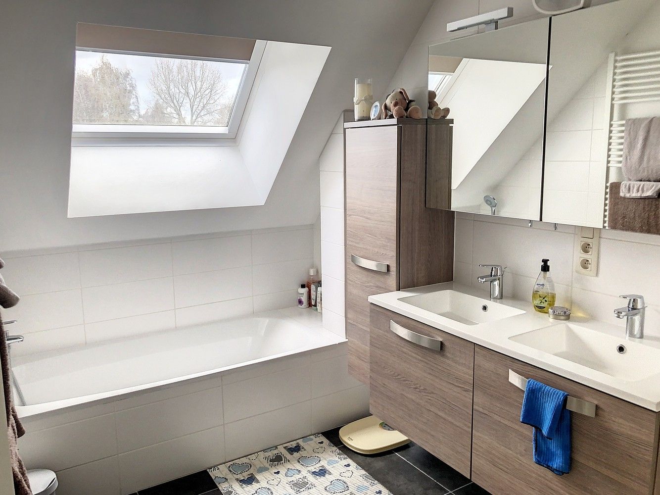 Fijn duplex appartement gelegen in het centrum van Mol-Wezel met mooie lichtrijke leefvertrekken foto 9
