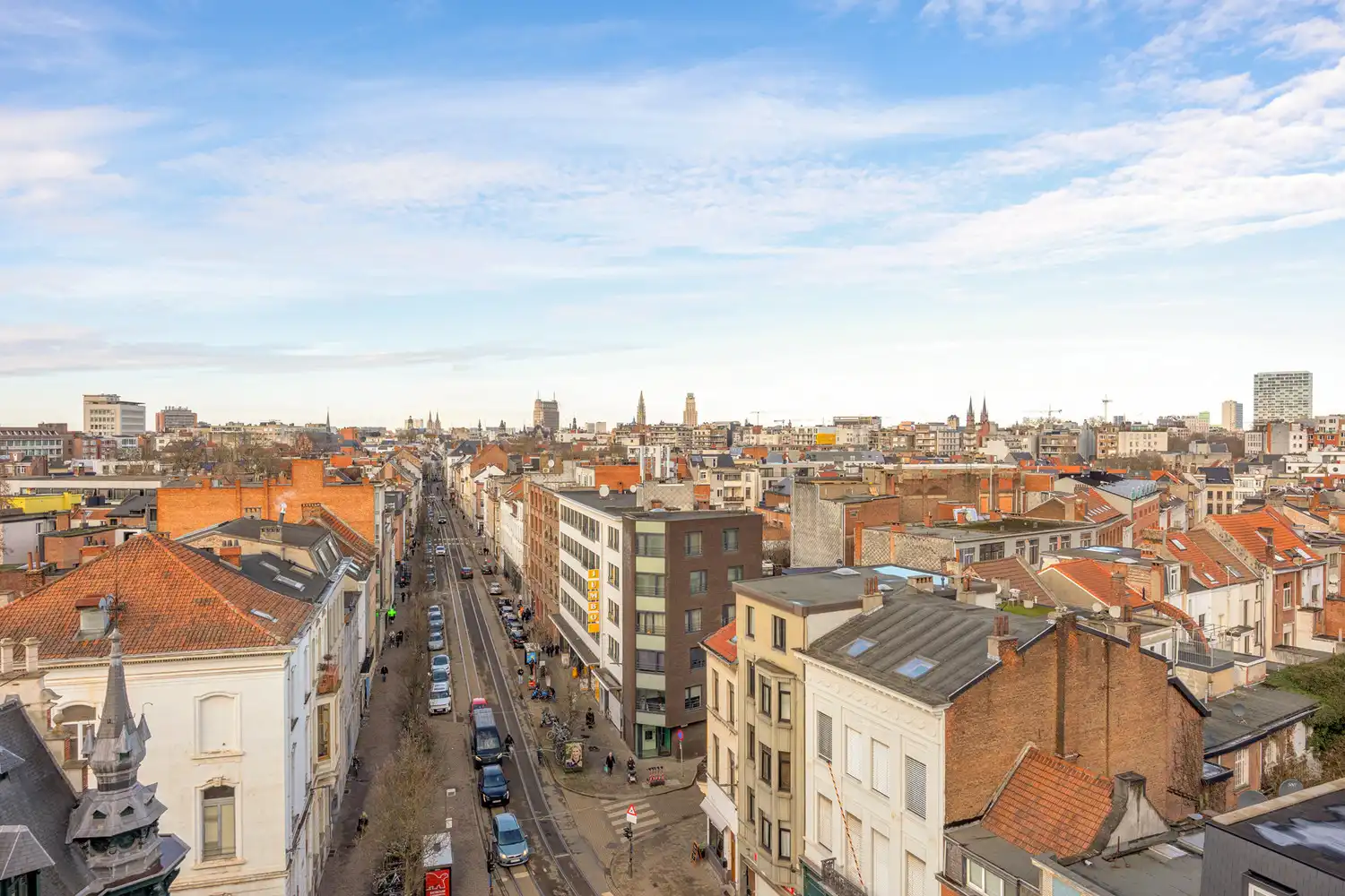 Vernieuwd ruim 2-slpk appartement met panoramisch zicht foto 18