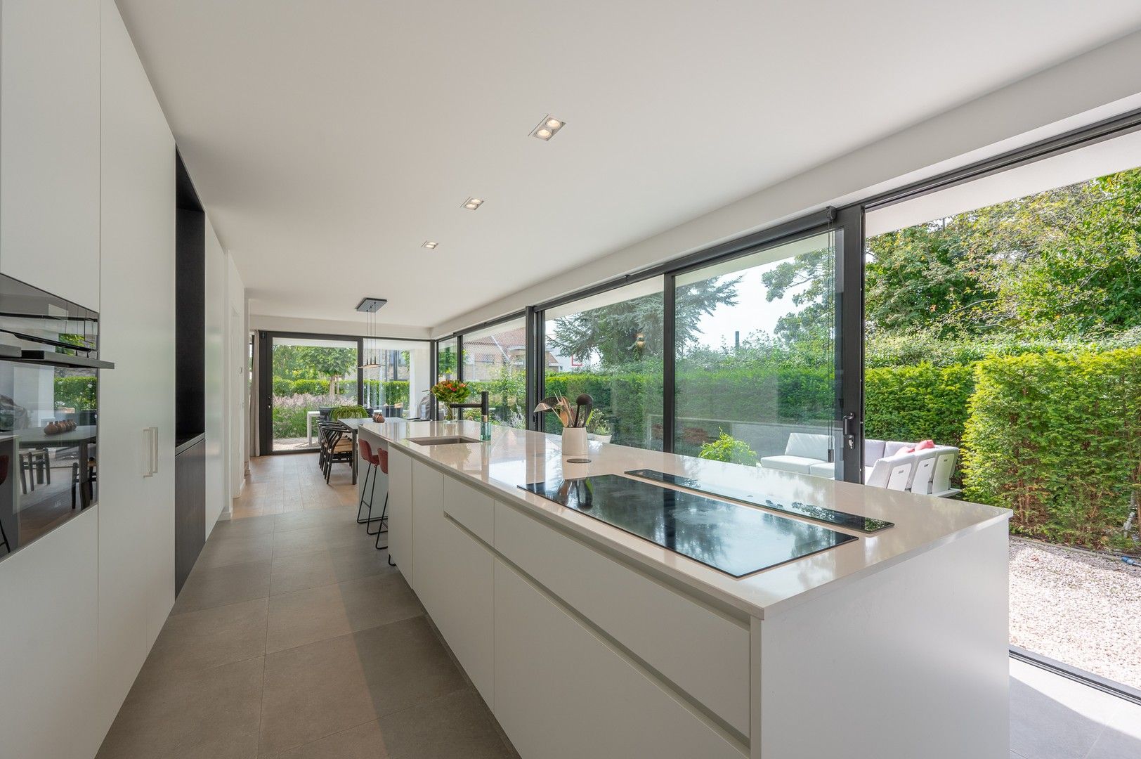 Prachtige hedendaagse villa met zonnige tuin en terrassen op fietsafstand van de zee. foto 13