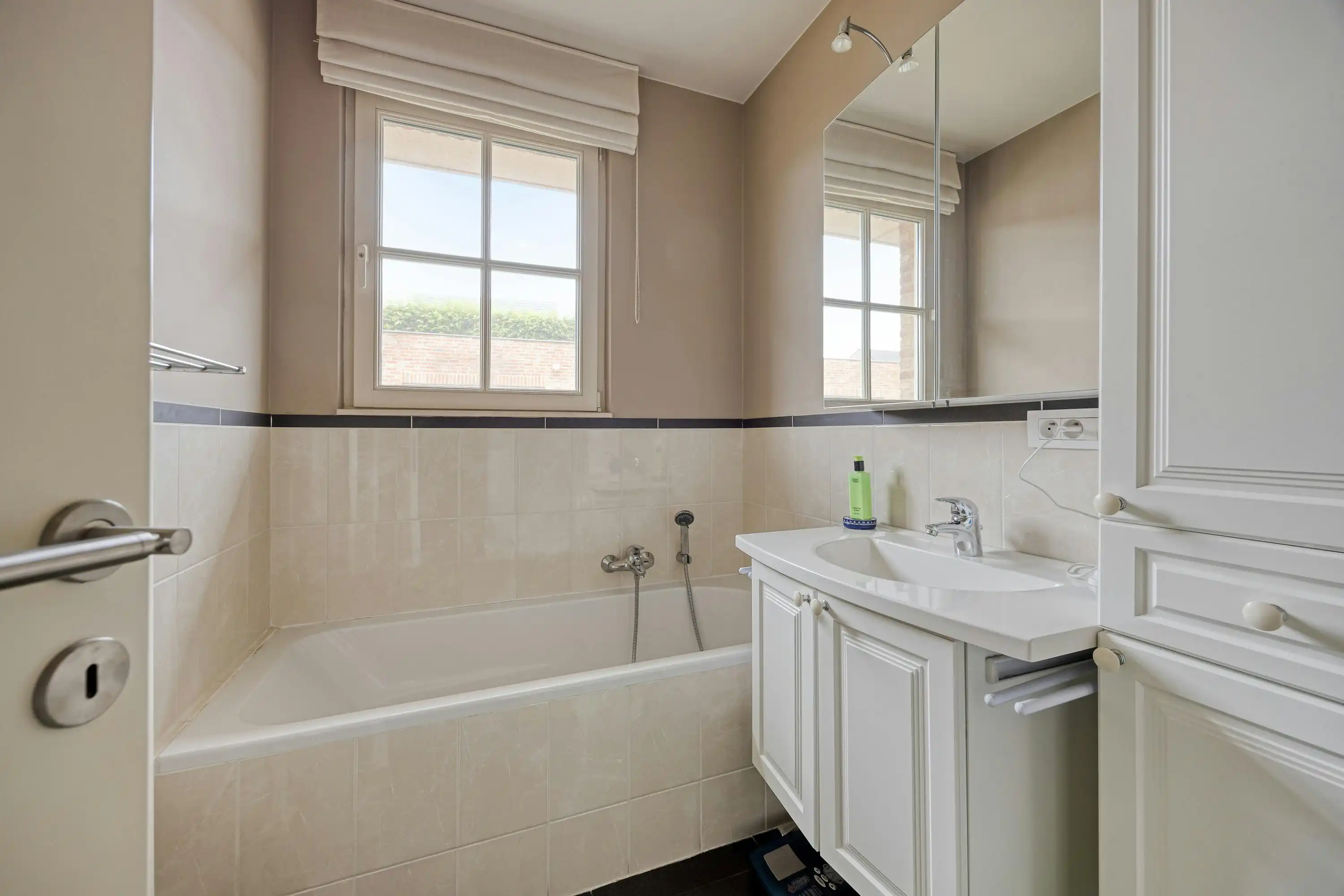 Instapklaar gelijkvloers appartement te koop in Kruibeke foto 11