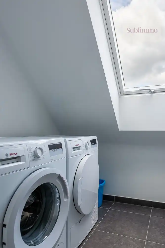 Verzorgd dakappartement met groot terras en dubbele parking foto 12