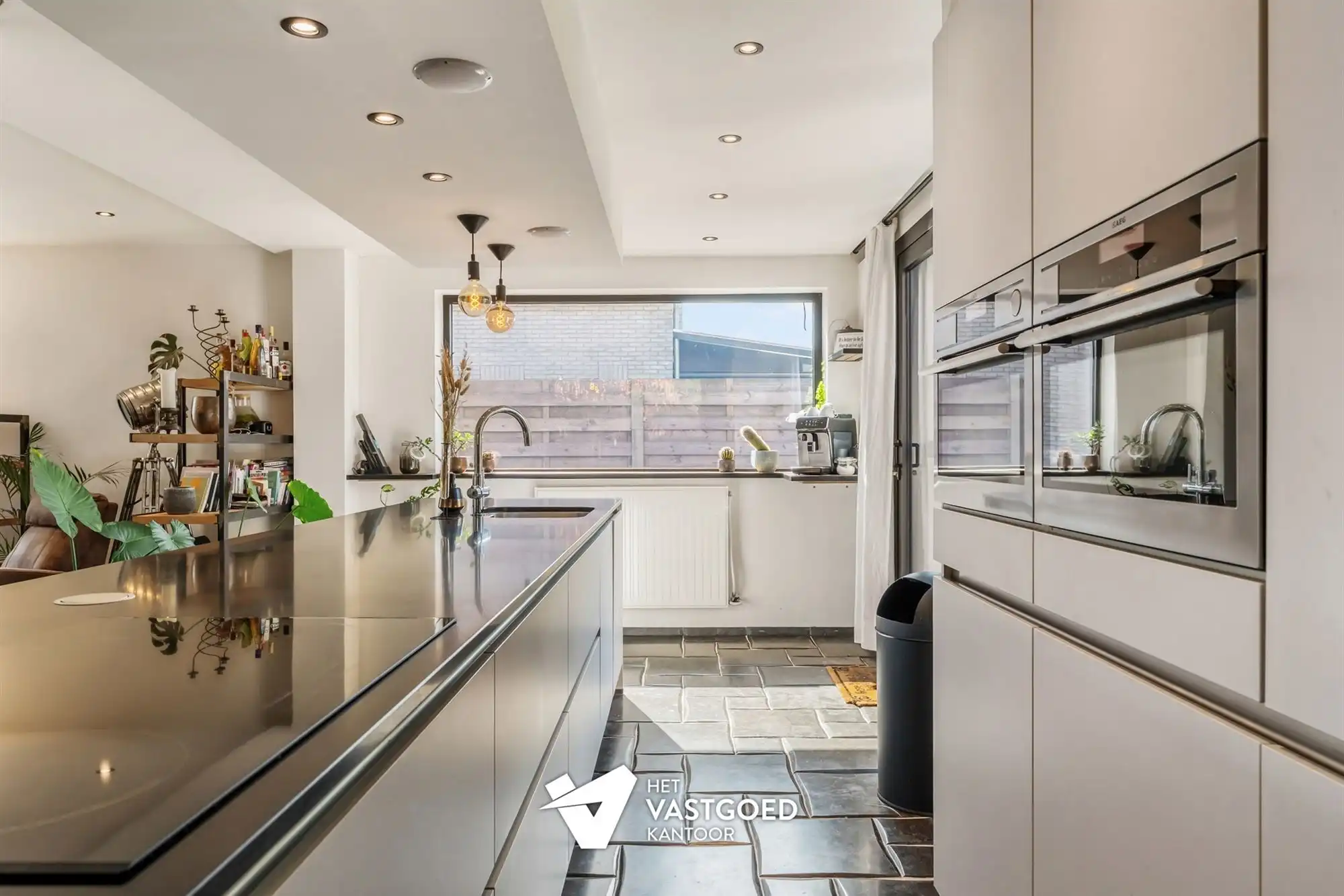 STIJLVOLLE GERENOVEERDE WONING GELEGEN OP EEN MOOI UITGESTREKT PERCEEL VAN 11A 64CA TE BEVERLO foto 9
