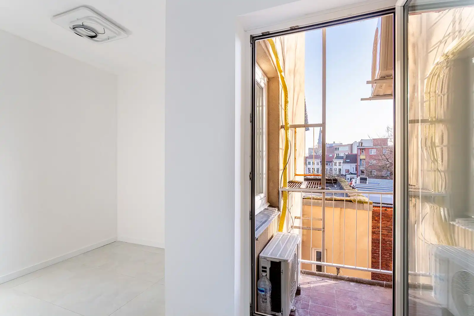 Recent gerenoveerd app. met 2 slpks en 2 terrassen foto 24