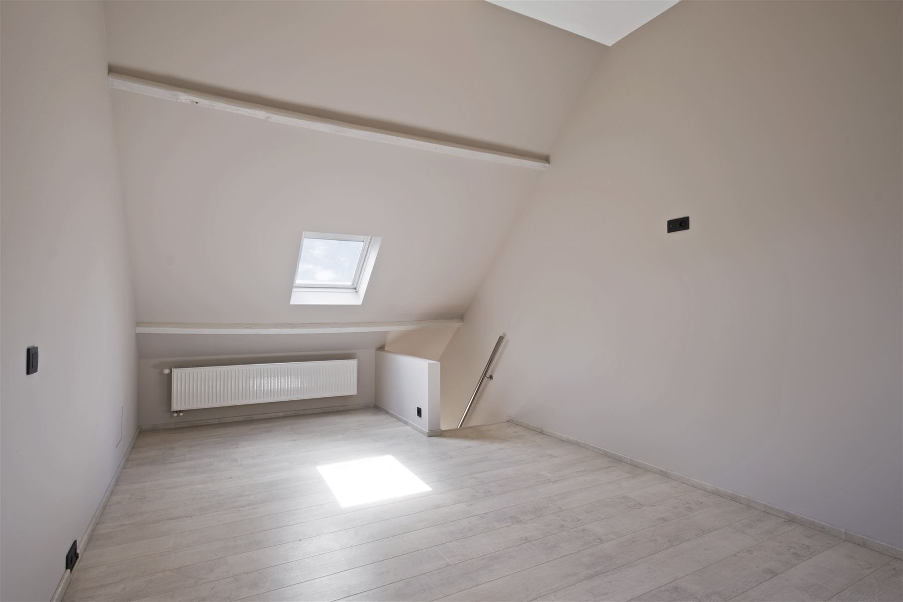 Mooie gerenoveerde woning met 3 slaapkamers en onderhoudsvriendelijke tuin foto 21