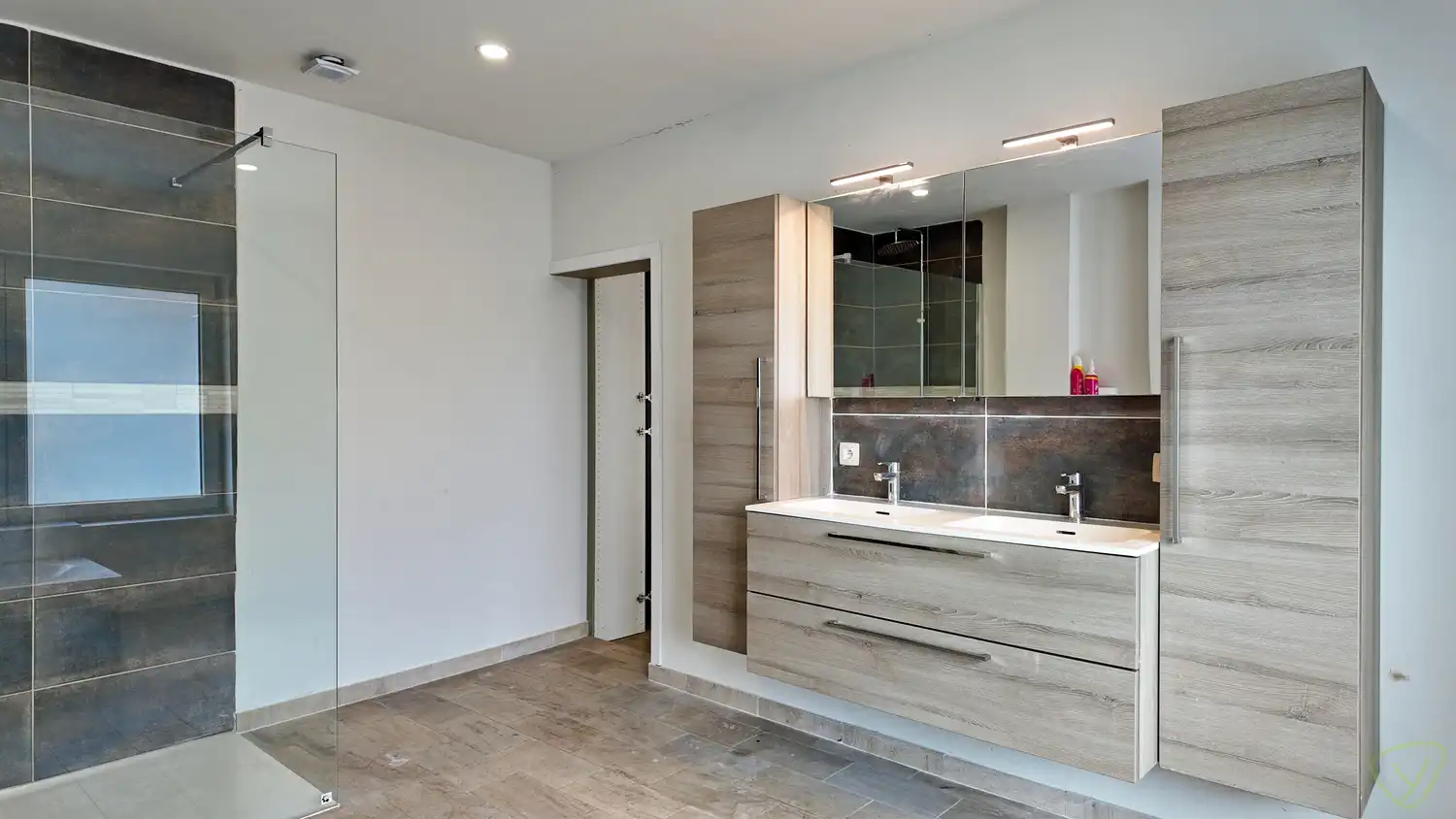 Volledig vernieuwde woning met luxueuze afwerking in Gentweg, Lembeke! foto 21