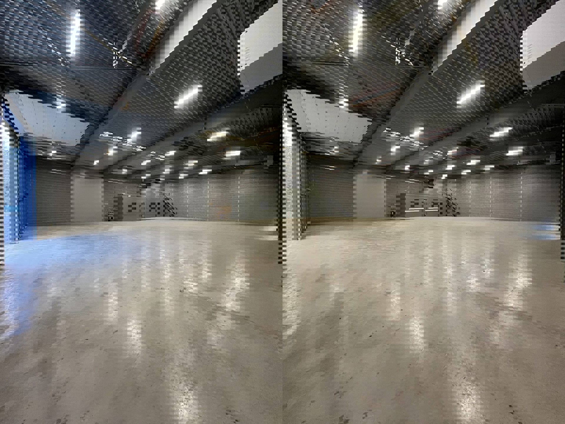 CENTRAAL GELEGEN MAGAZIJN VAN 300M² foto 8