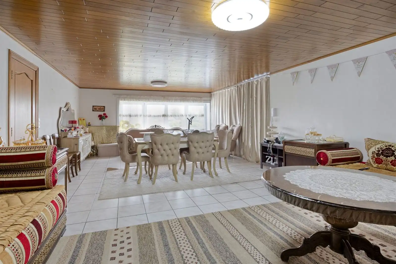 Ruim appartement met 4 slaapkamers te koop foto 4
