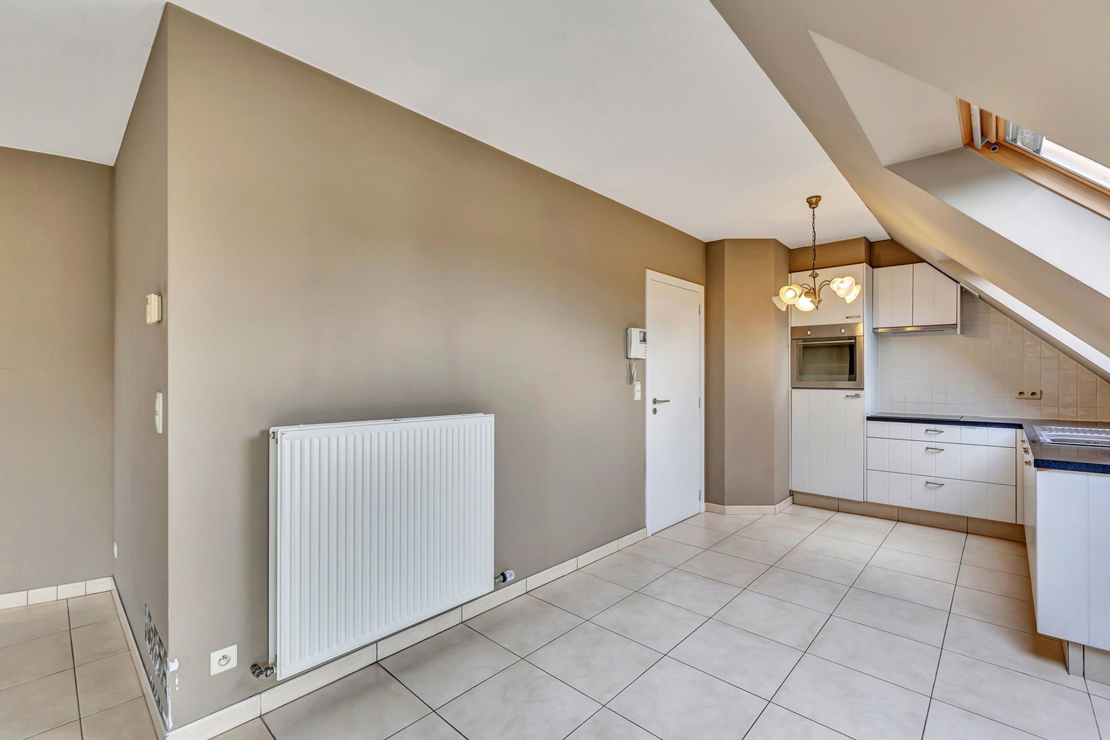 Instapklaar dakappartement in het centrum van Denderhoutem foto 5