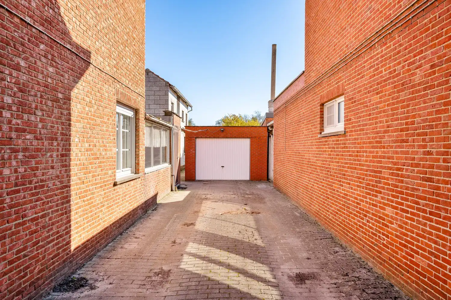 Te renoveren woning met garage en diepe tuin. foto 32