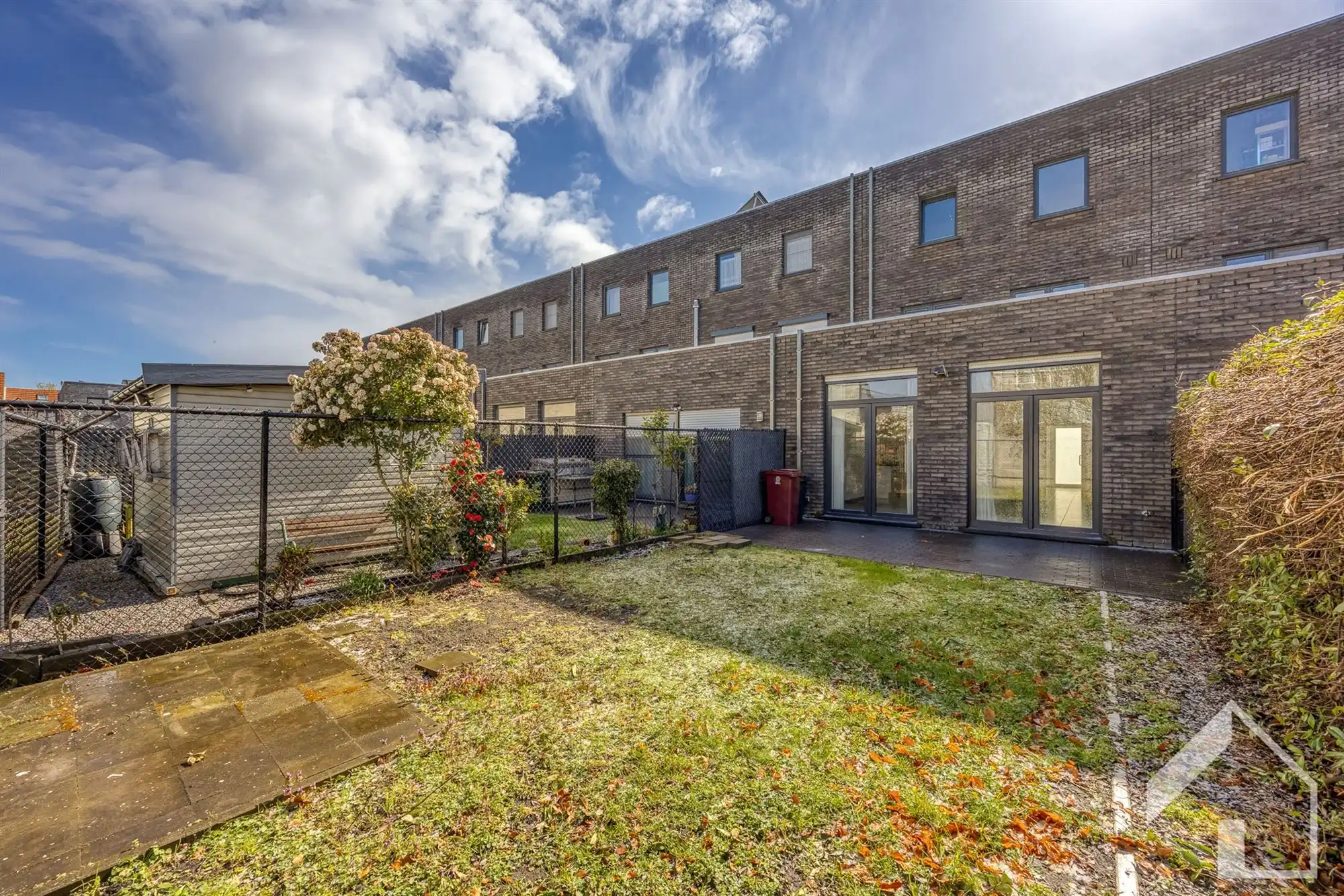 Ruime woning op een rustige locatie! foto 31