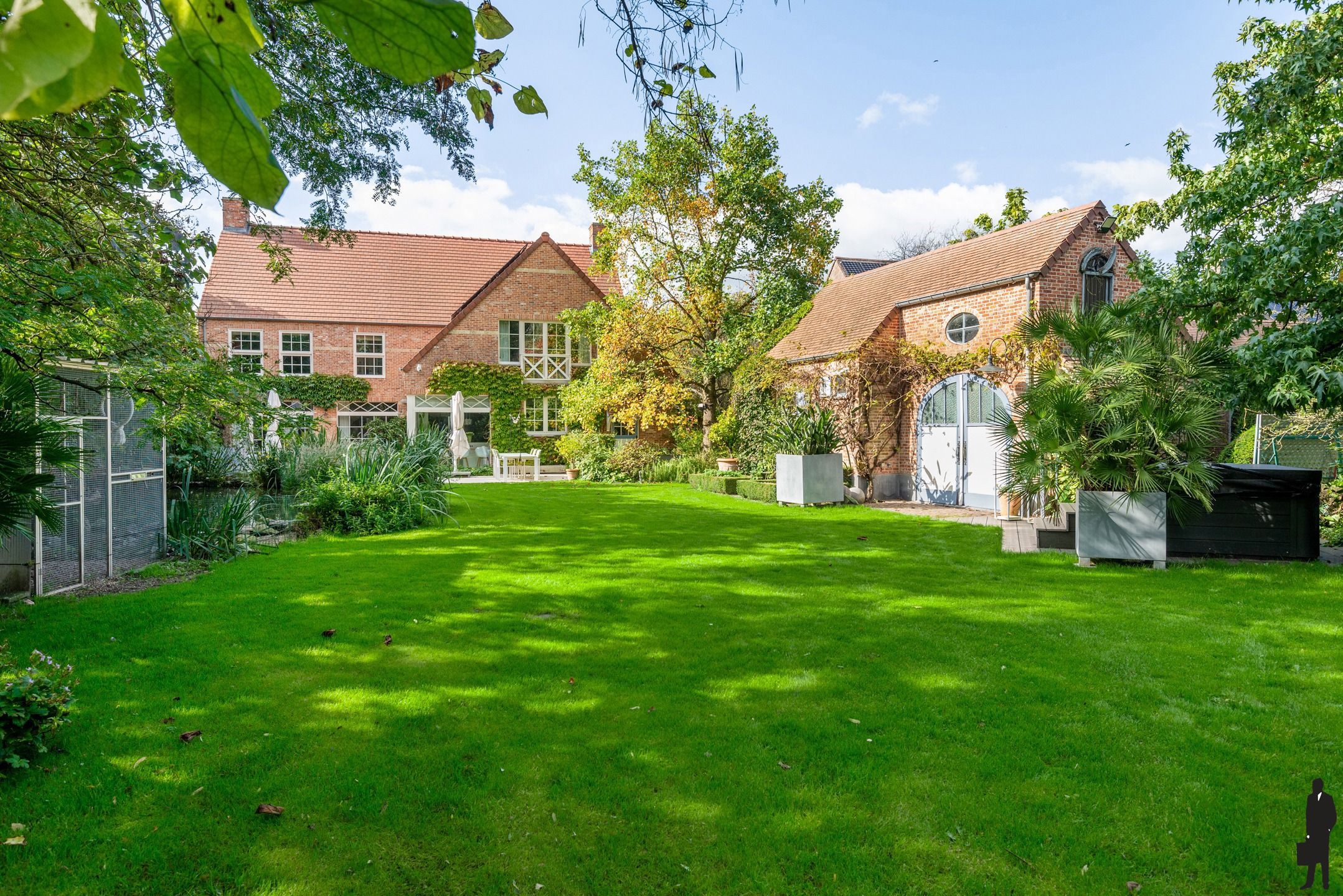 Prachtige villa met praktijkruimte op absolute TOP locatie foto {{pictureIndex}}