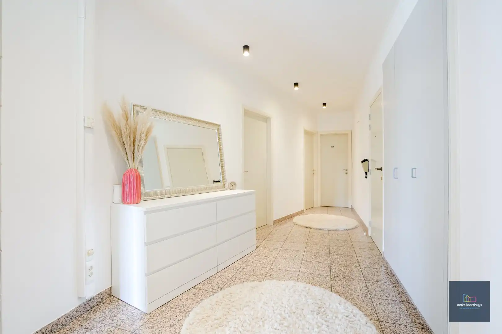 Goed gelegen en ruim instapklaar 2-slp. app.  foto 3