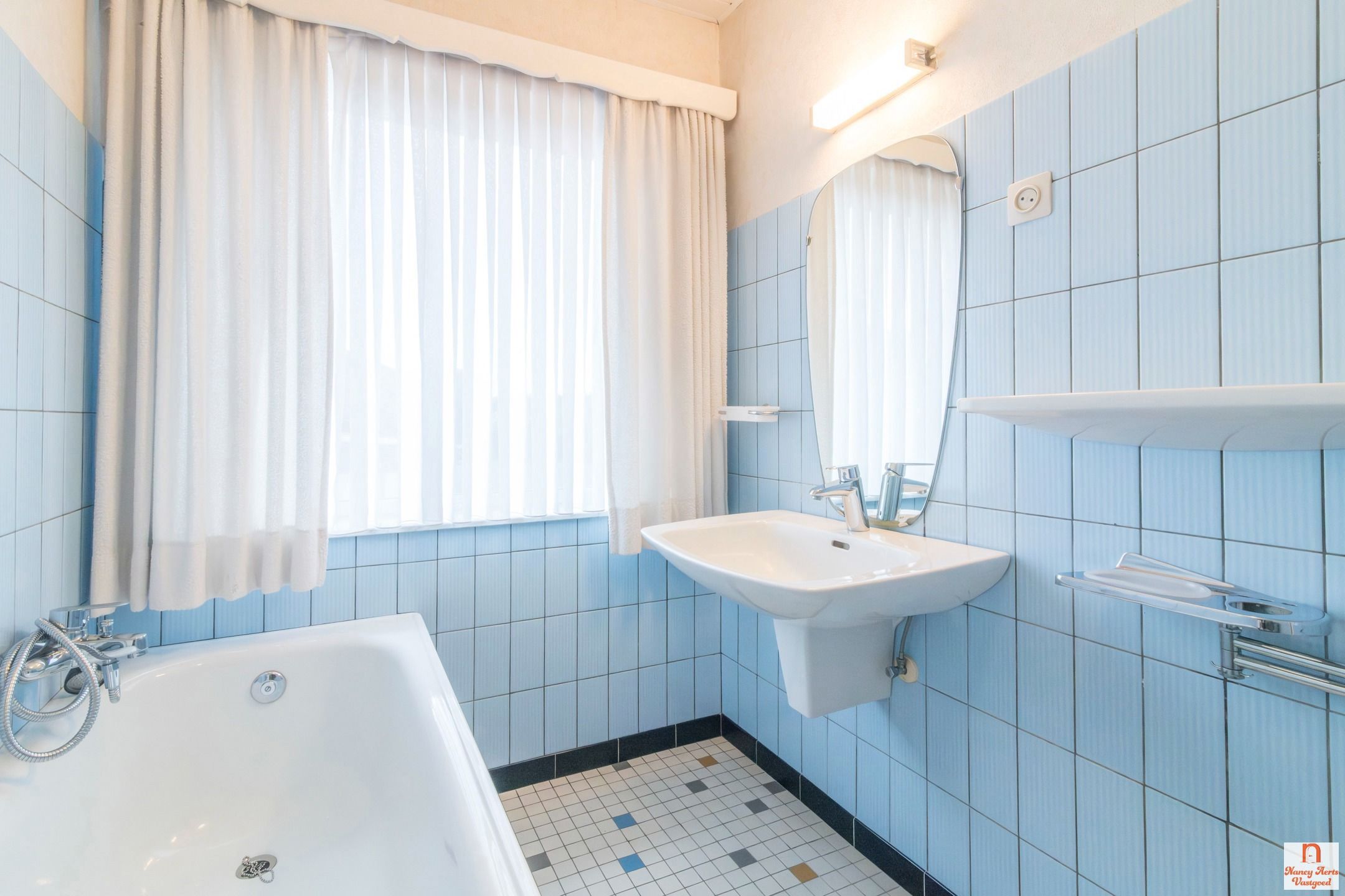 Split-level woning met grote tuin en vrij uitzicht foto 24