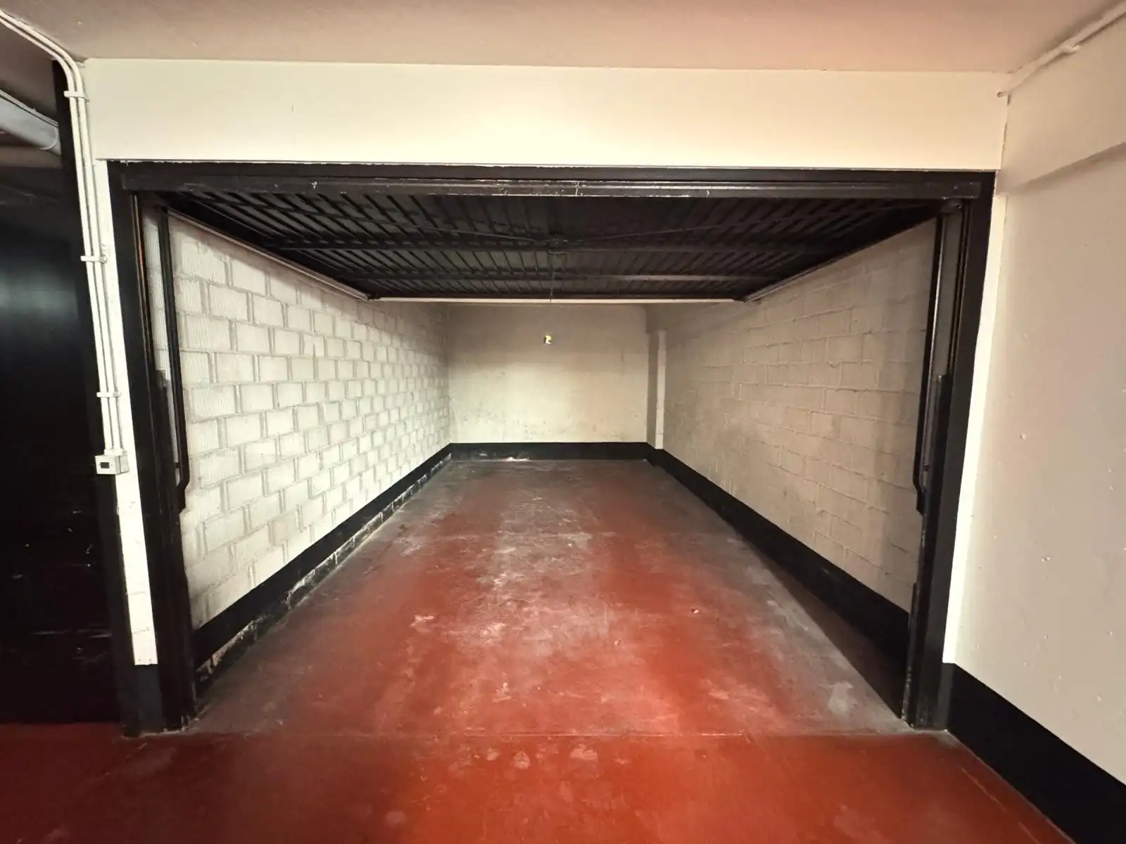 Gesloten garagebox op -1 foto 3