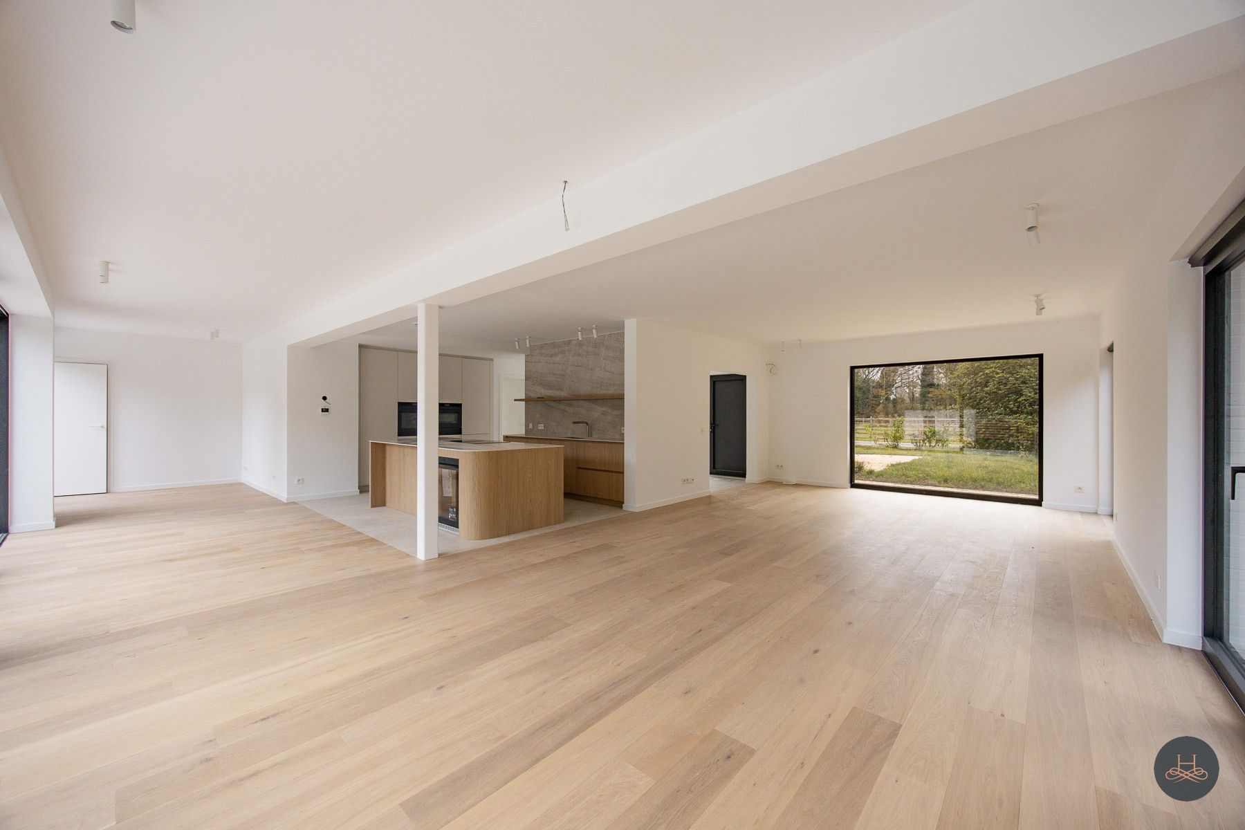 Prachtige villa omgeven door groen foto 5