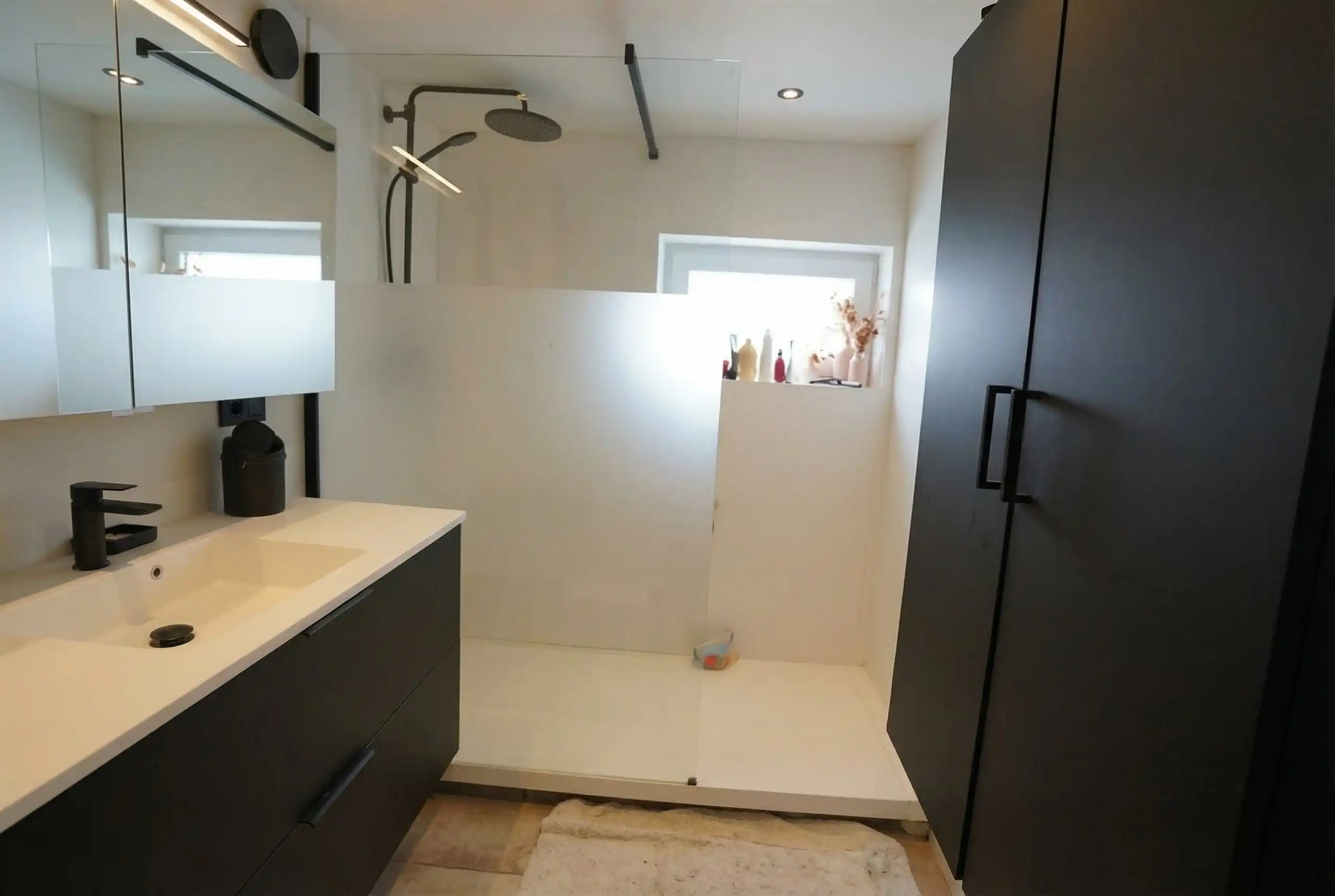 Interessante woning met grote garage en tuin, 3 slaapkamers foto 11