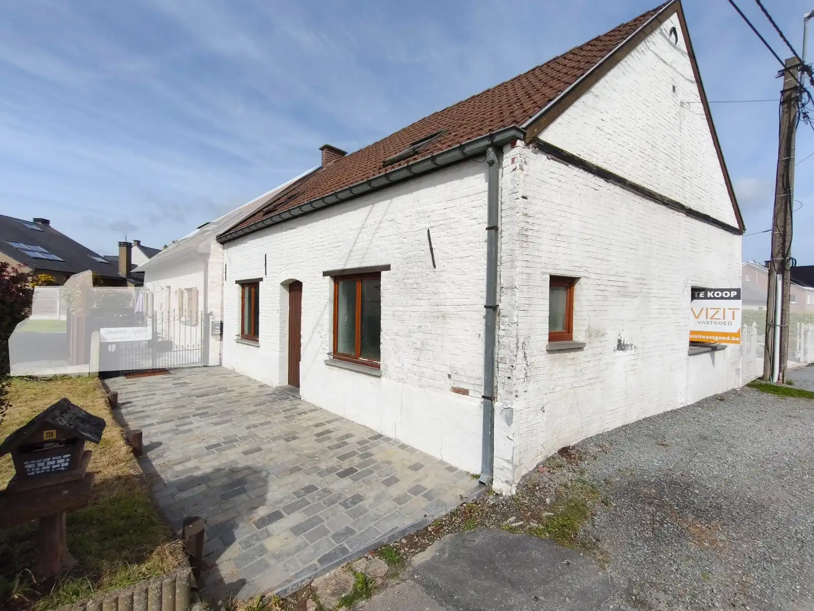 Rustig gelegen halfopen woning met tuin in Meerbeke foto 2