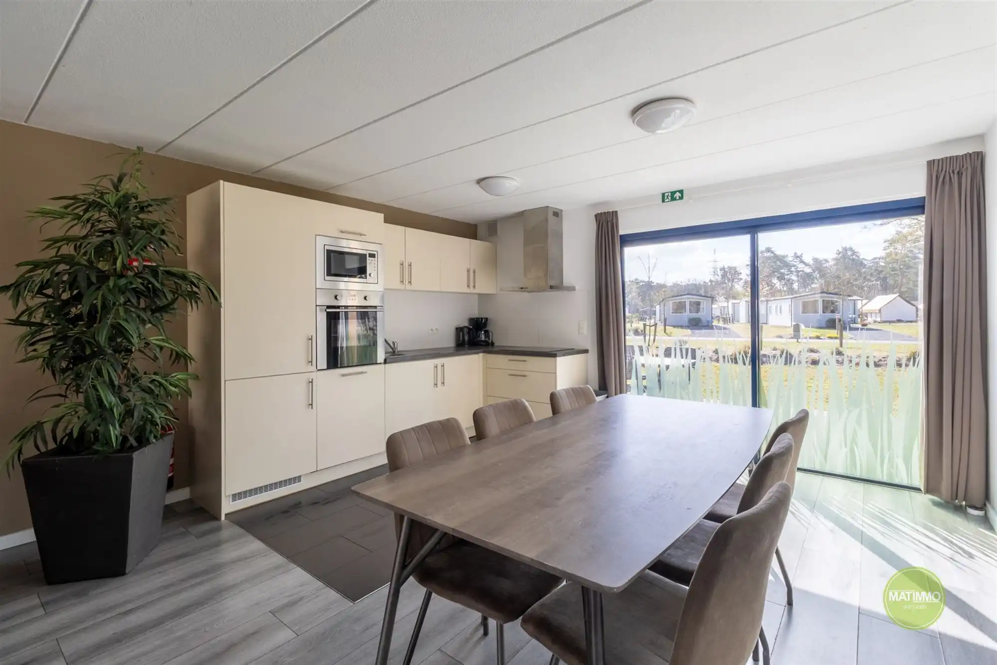 Moderne vakantiebungalow in EuroParcs Zilverstrand te Mol foto 5