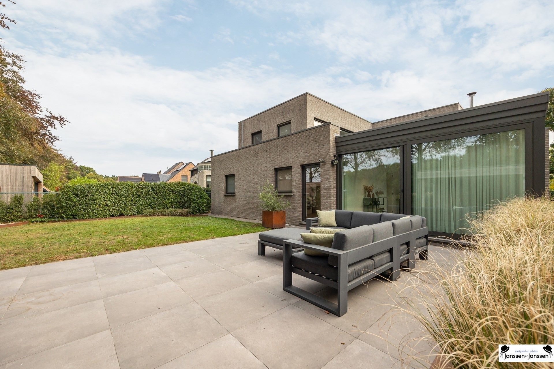 Instapklare, volledig gerenoveerde woning op royaal perceel! foto 30