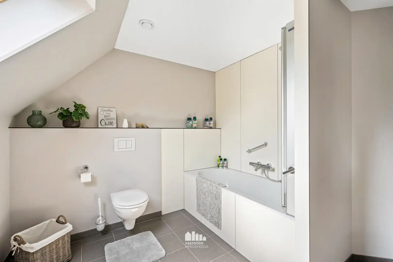Exclusief en karaktervol herenhuis met 6 slaapkamers, inpandige garage en zonnige stadstuin in hartje Ieper foto 18