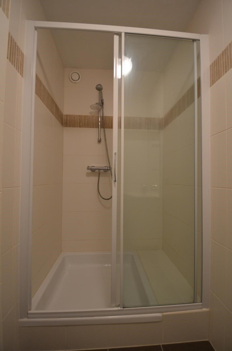 Appartement te huur met frontaal zeezicht op de dijk van Oostduinkerke! foto 10