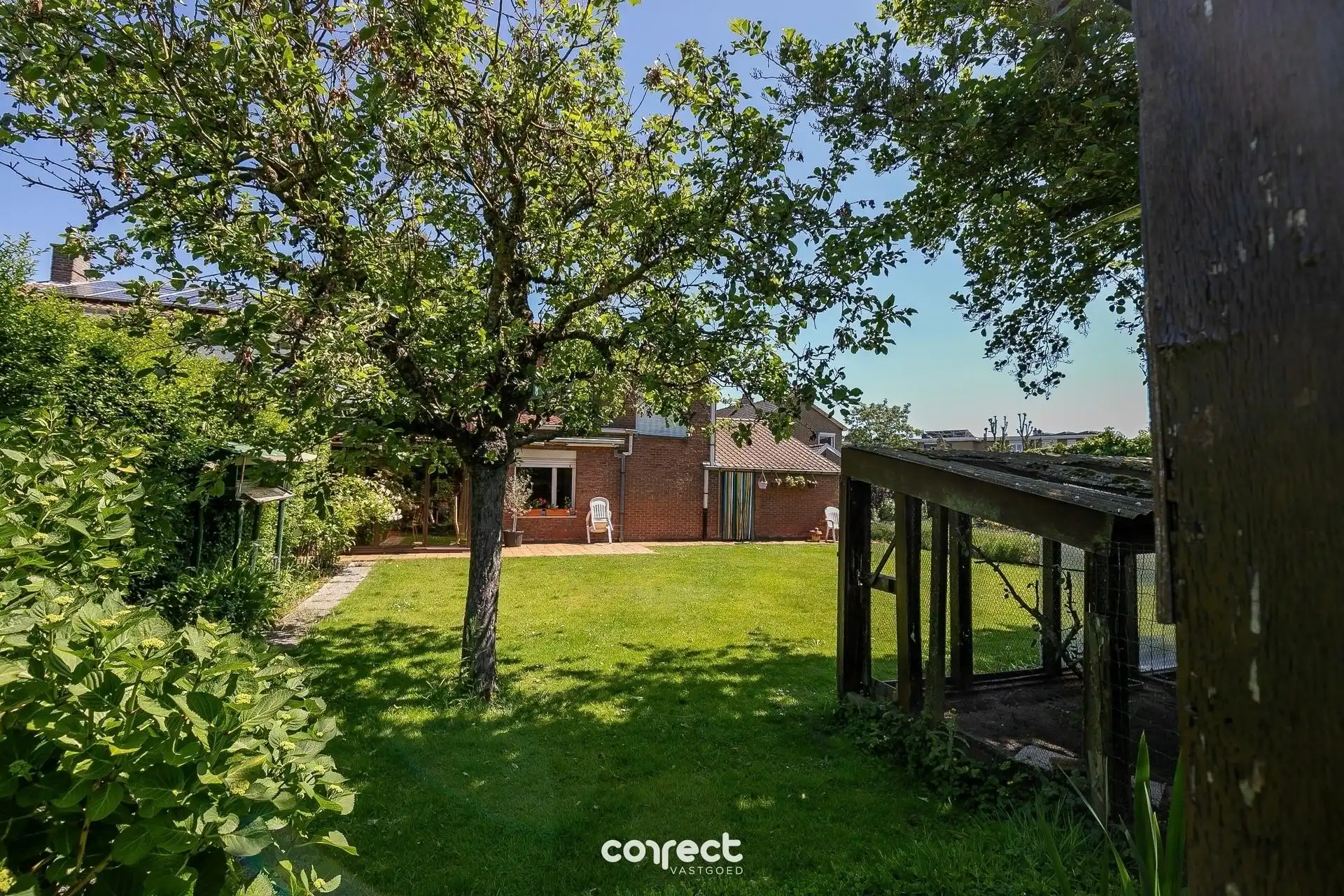 Op te frissen woning op ruim perceel van 857 m². foto 17