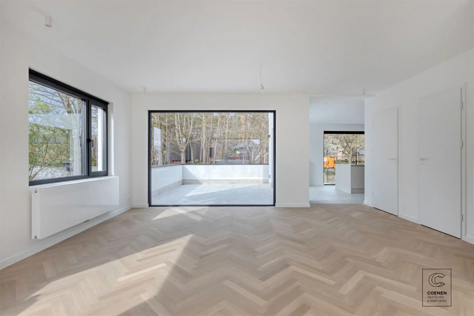 Prachtig gerenoveerde woning met 4 slpk's en riante tuin! foto 8