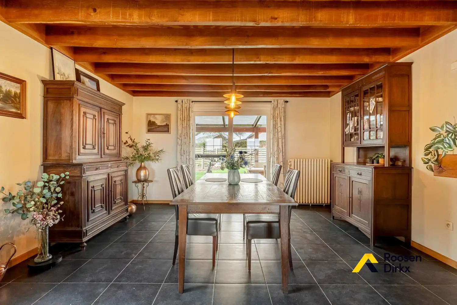 Solide woning met  4 slaapkamers en ruime garage op perceel van 734m² foto 9