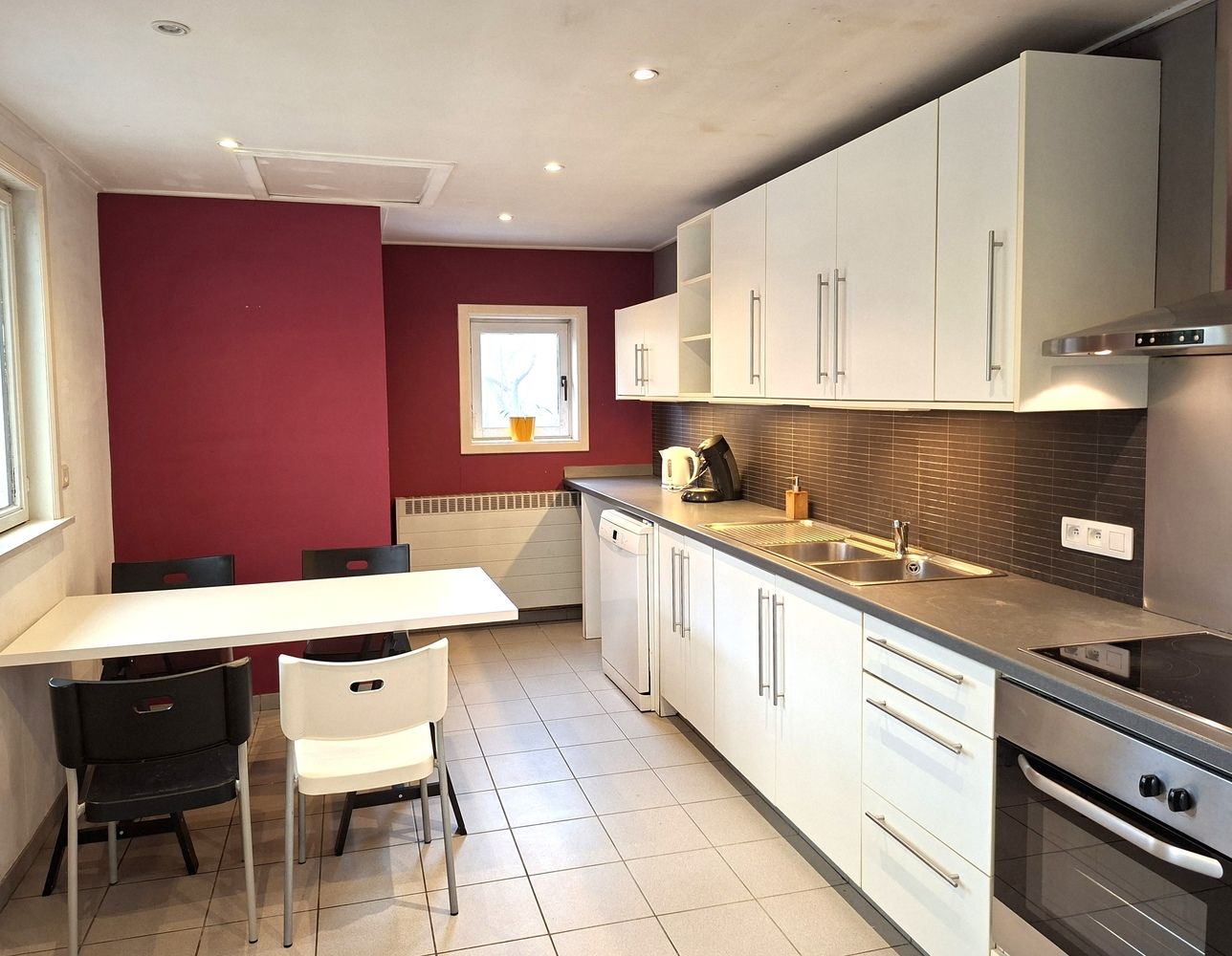 Licht te renoveren woning / 4 slaapkamers en tuin / centrale ligging foto 49