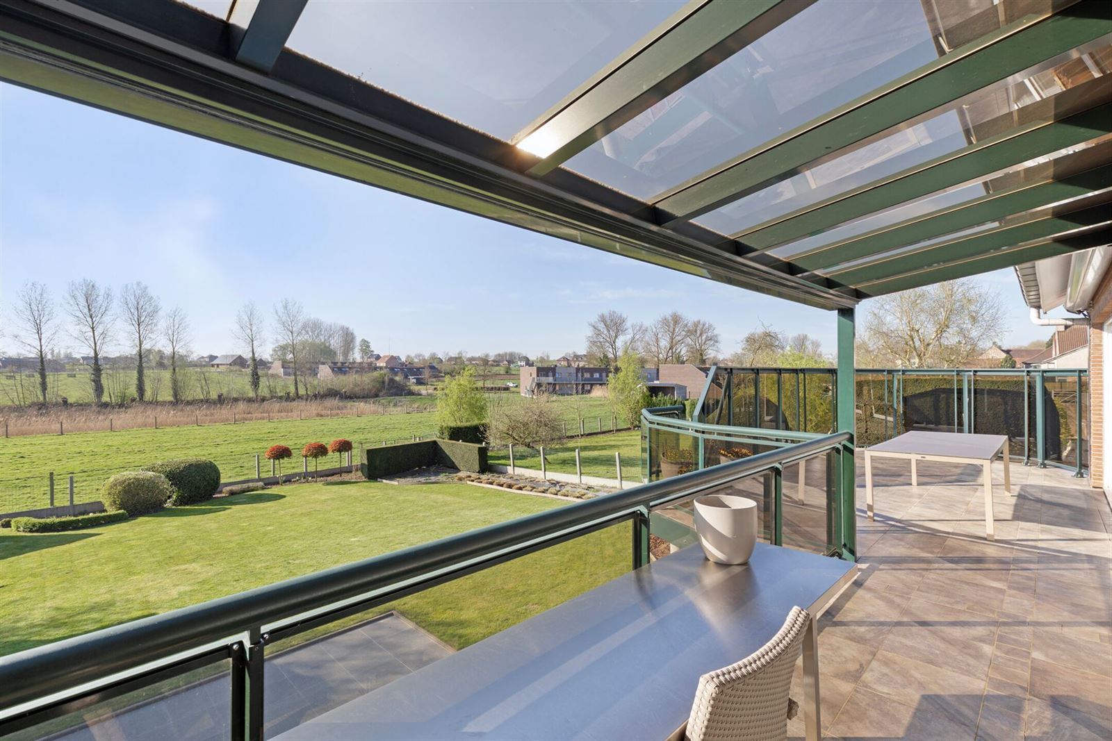 Ruime villa te huur in groene omgeving  foto 36