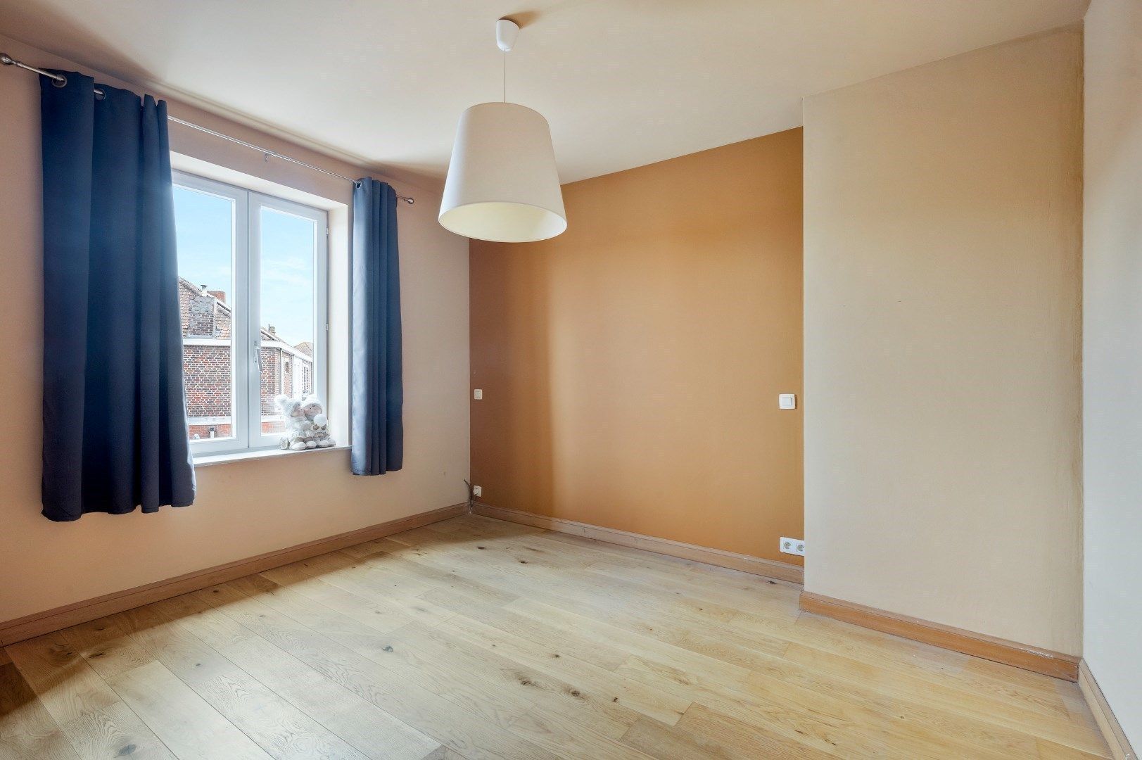 Kwalitatief gerenoveerde rijwoning met tuin, 3 slaapkamers en 2 badkamers op toplocatie in Menen foto 15